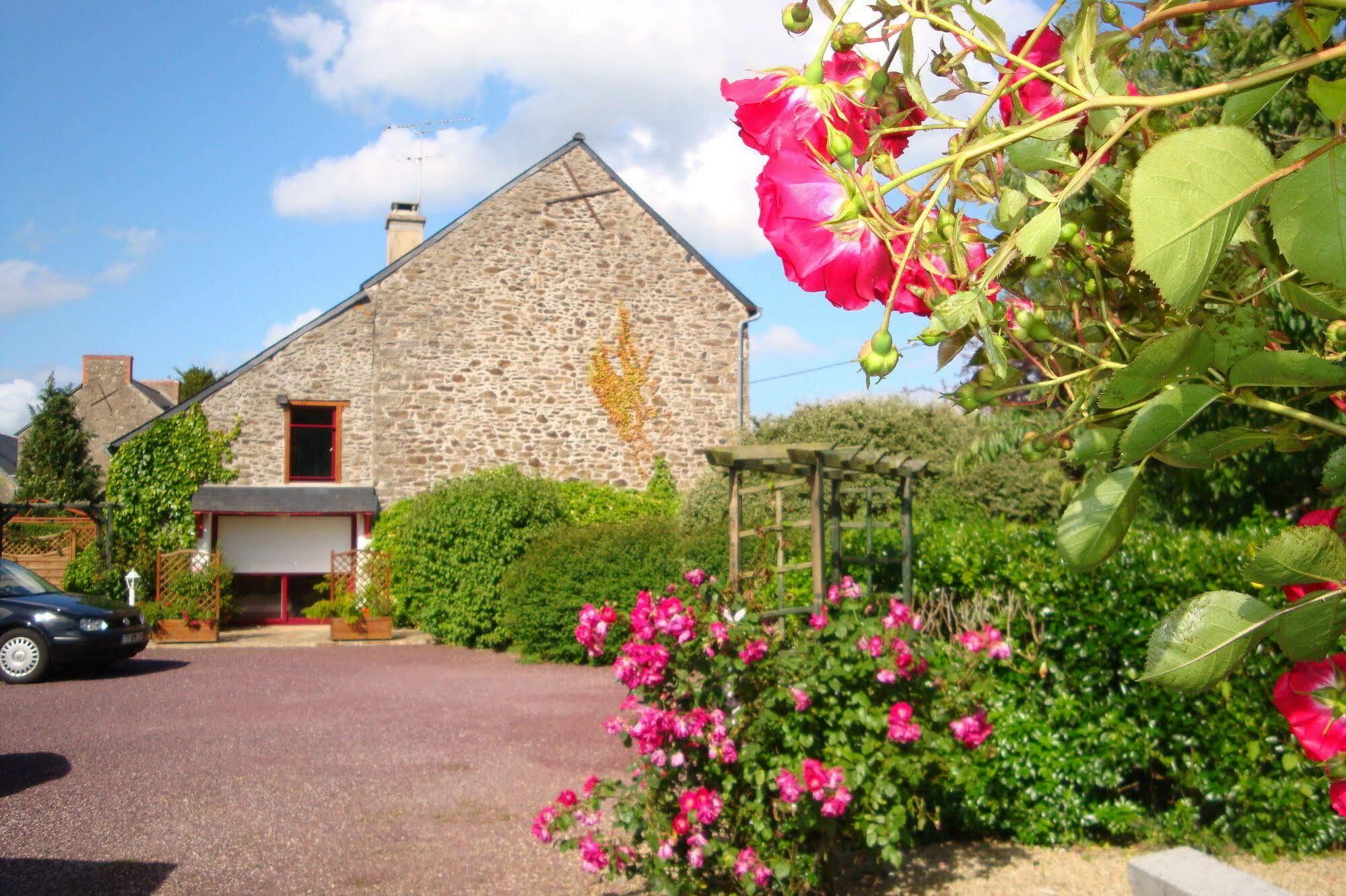 Bed and Breakfast Au Jardin D'Eloïse à Tremereuc Extérieur photo