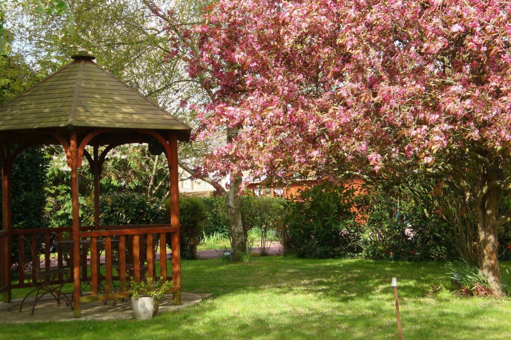 Bed and Breakfast Au Jardin D'Eloïse à Tremereuc Extérieur photo